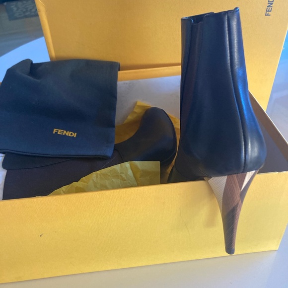 RARE Fendi Booties with fabulous heel. 6.5 - Picture 3 of 5